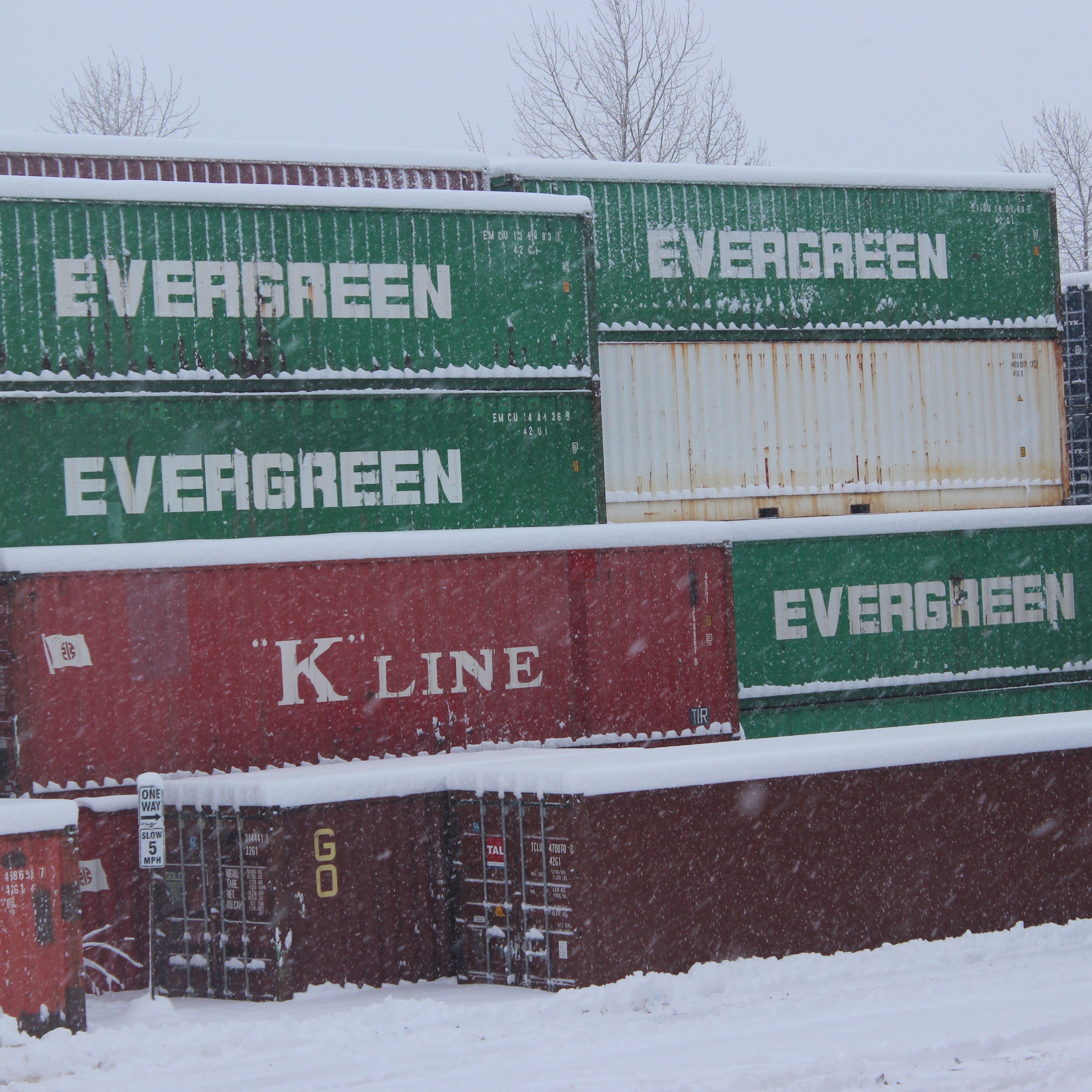 CONTIANERS COVERED IN SNOW 2017